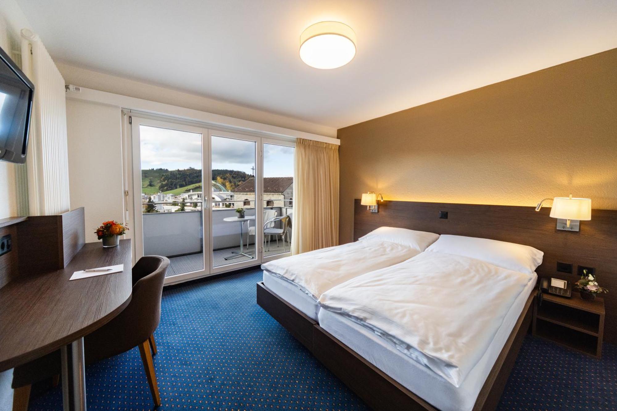 Hotel Drei Koenige Einsiedeln Bagian luar foto