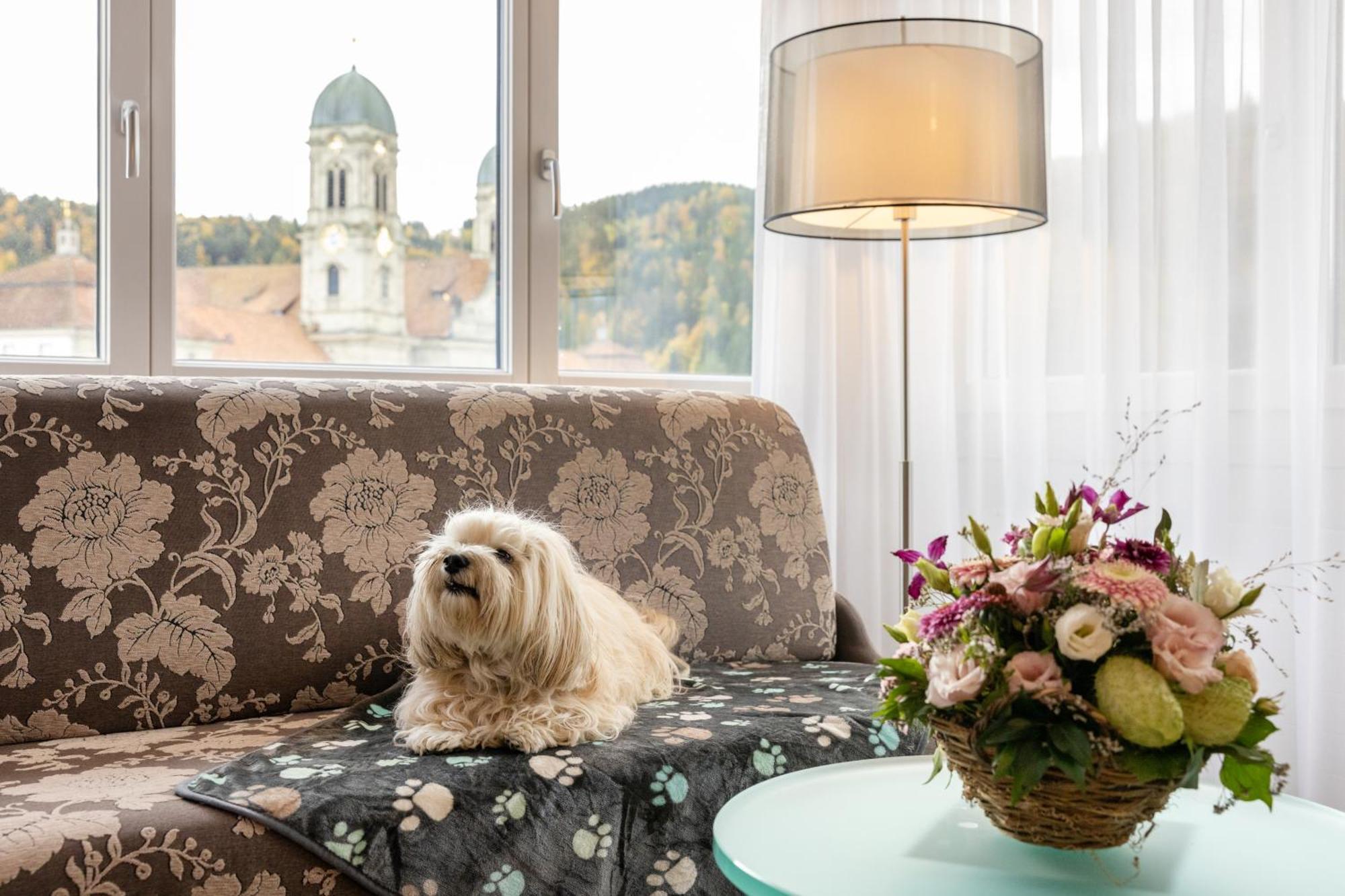 Hotel Drei Koenige Einsiedeln Bagian luar foto