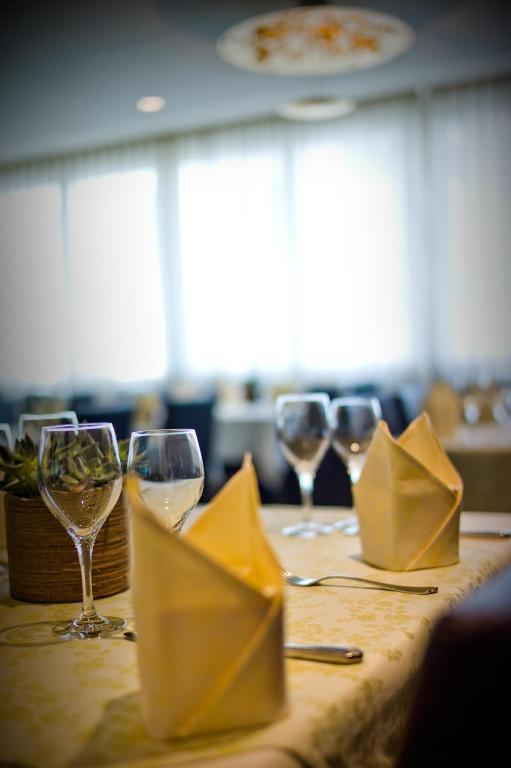 Hotel Drei Koenige Einsiedeln Bagian luar foto
